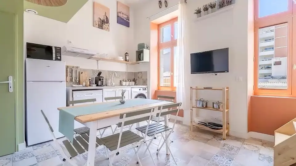 Cuisine et salle à manger de l'appartement Le Marseillais, à Marseille